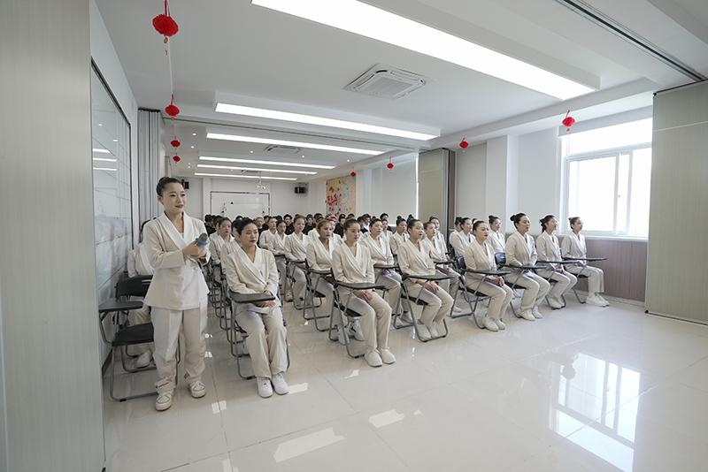 女孩子学美容：开启美丽事业的璀璨之门