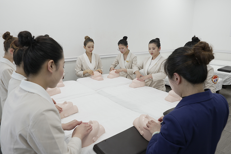  选对美容学校少走弯路！